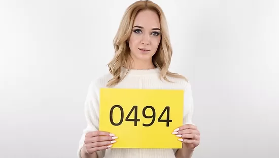 Стройную блондинку выебали на кастинге